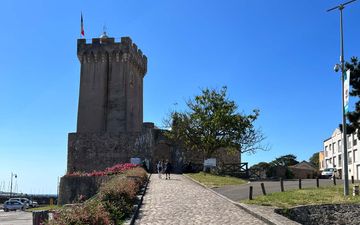 Château Saint-Clair & Arundel Turm