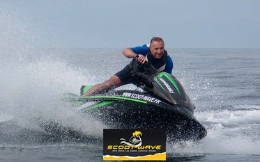 Sea scooters - Scoot Wave Racing