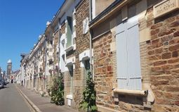Guided tour : At the bend of a district " le quartier St Pierre "